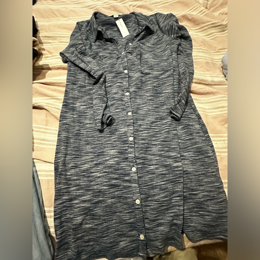 NWT American Eagle. XXL too big. Cute style long enough could wear for work.
